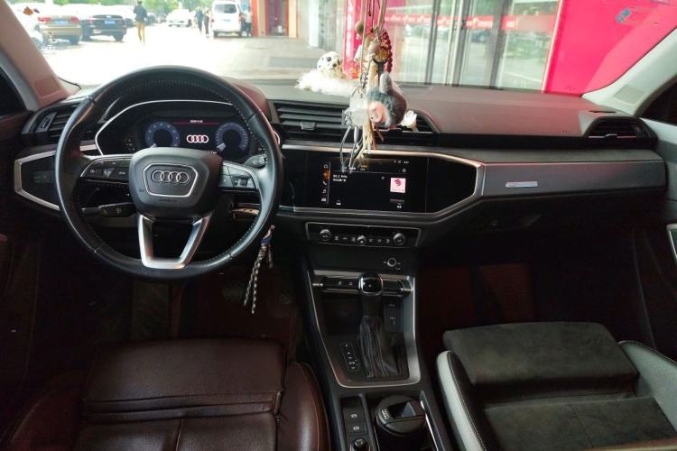 Used Audi Q3 2019 35 TFSI Advanced Dynamic Edition Center Console
