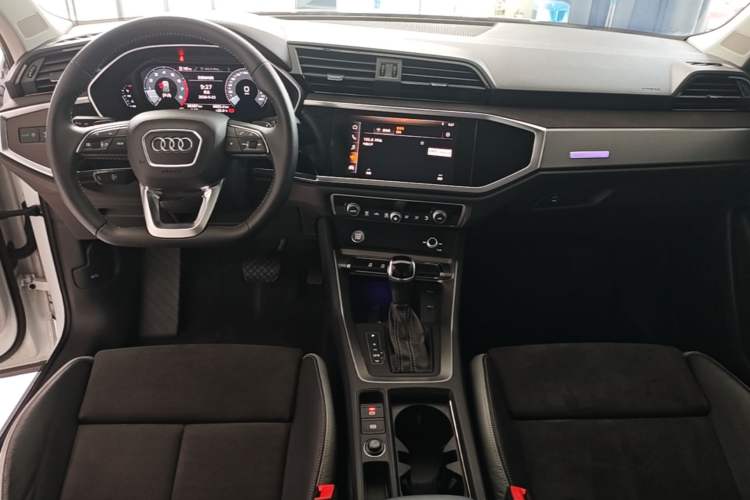 Used Audi Q3 2019 40 TFSI Fashion Dynamic Model Center Console
