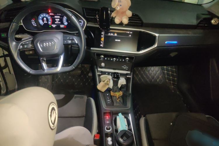 Used Audi Q3 2019 40 TFSI Fashion Dynamic Model Center Console