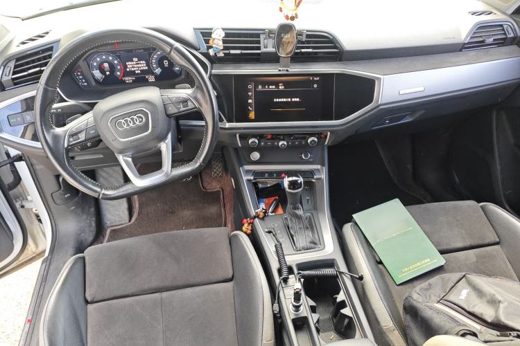 Used Audi Q3 2019 35 TFSI Fashion Dynamic Model Center Console