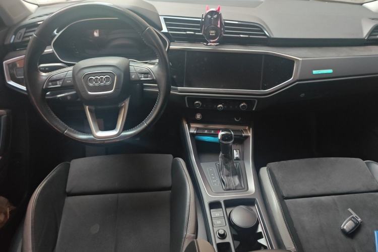 Used Audi Q3 2019 40 TFSI Fashion Dynamic Model Center Console