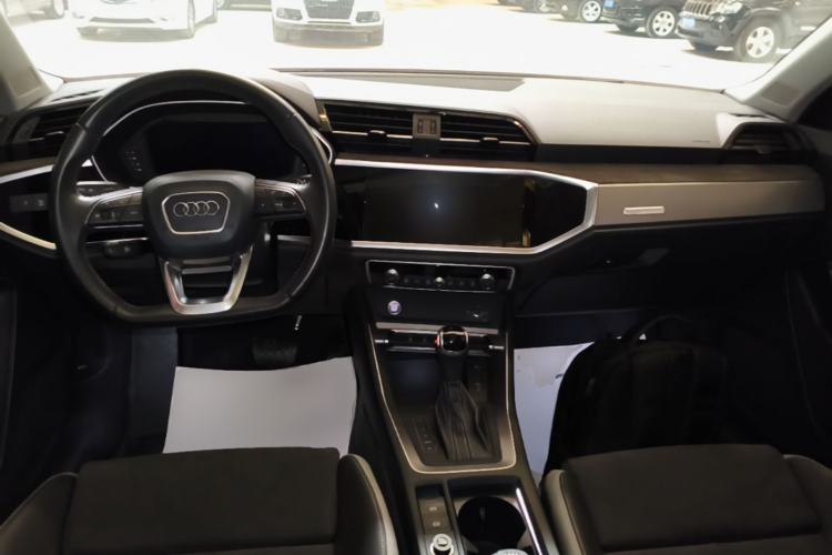 Used Audi Q3 2019 35 TFSI Fashion Dynamic Model Center Console