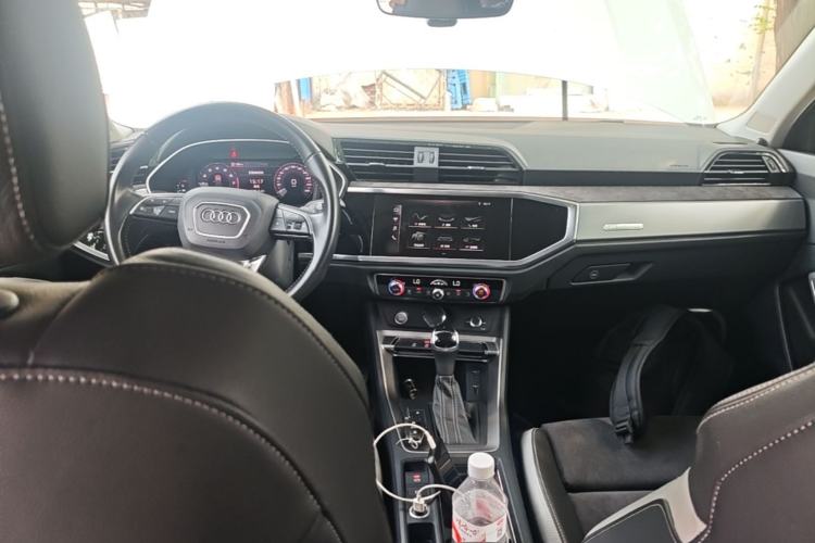 Used Audi Q3 2019 35 TFSI Fashion Dynamic Model Center Console