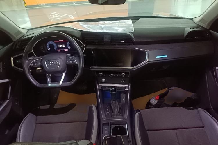 Used Audi Q3 2019 40 TFSI Fashion Dynamic Model Center Console