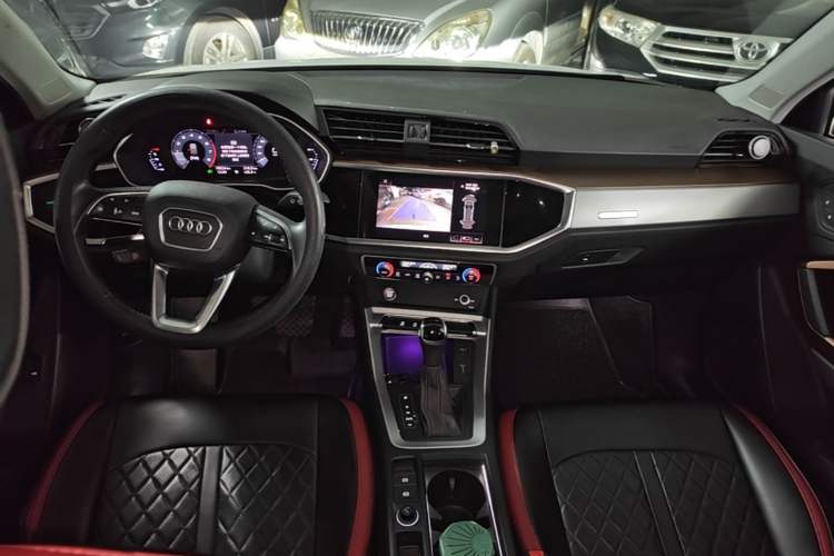 Used Audi Q3 2019 40 TFSI Fashionable and Elegant Model Center Console