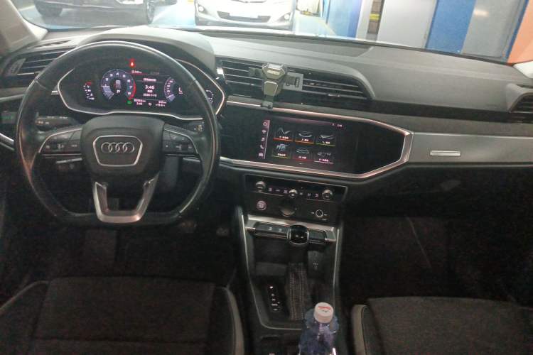 Used Audi Q3 2019 35 TFSI Fashion Dynamic Model Center Console