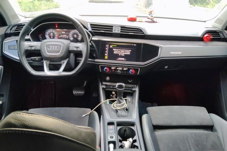 Used Audi Q3 2019 35 TFSI Fashion Dynamic Model Center Console