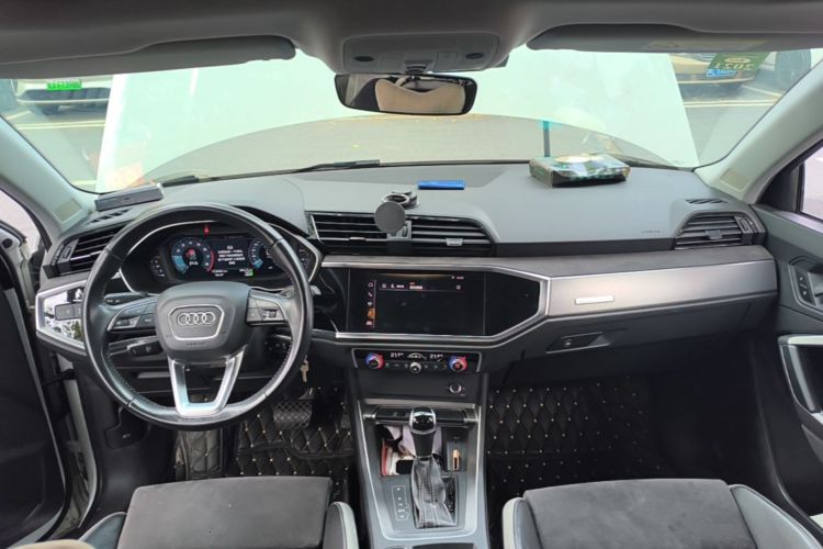 Used Audi Q3 2019 35 TFSI Advanced Dynamic Edition Center Console
