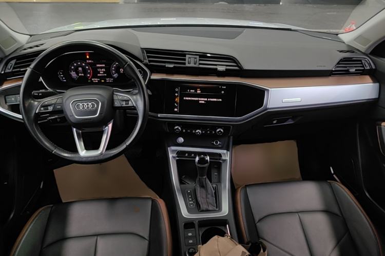 Used Audi Q3 2019 40 TFSI Fashionable and Elegant Model Center Console
