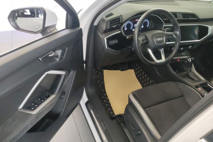 Used Audi Q3 2019 35 TFSI Advanced Dynamic Edition Driver Seat
