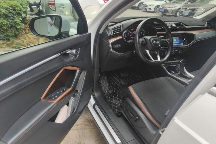 Used Audi Q3 2019 40 TFSI Fashionable and Elegant Model Driver Seat