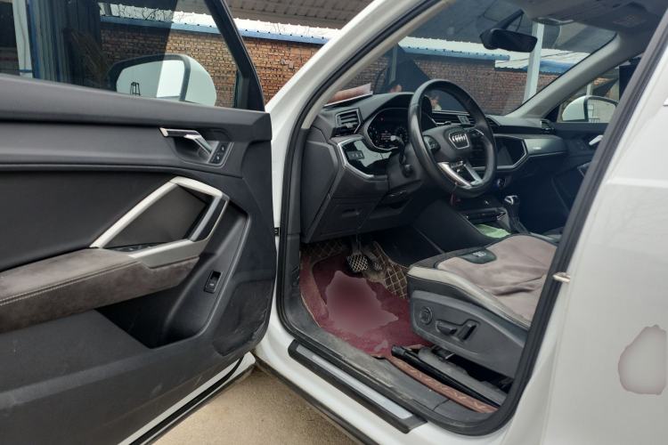 Used Audi Q3 2019 35 TFSI Advanced Dynamic Edition Driver Seat