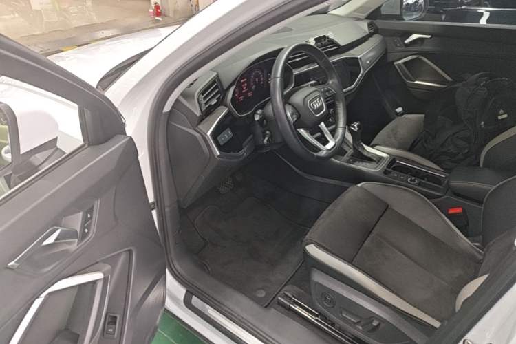 Used Audi Q3 2019 35 TFSI Advanced Dynamic Edition Driver Seat