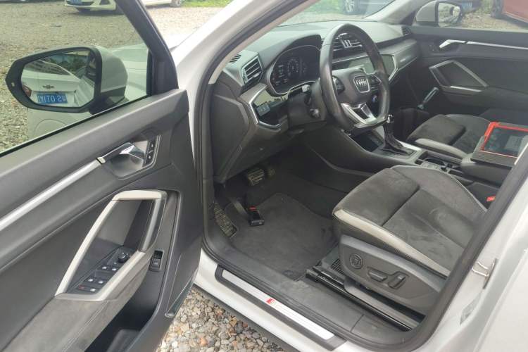 Used Audi Q3 2019 40 TFSI quattro Fashion Dynamic Model Driver Seat