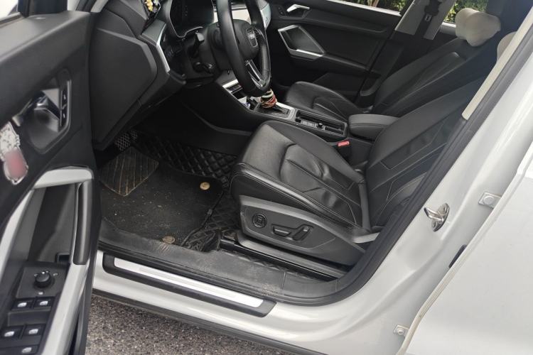 Used Audi Q3 2019 35 TFSI Advanced Style Edition Driver Seat