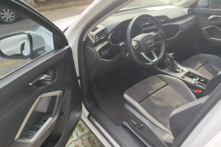 Used Audi Q3 2019 35 TFSI Advanced Dynamic Edition Driver Seat
