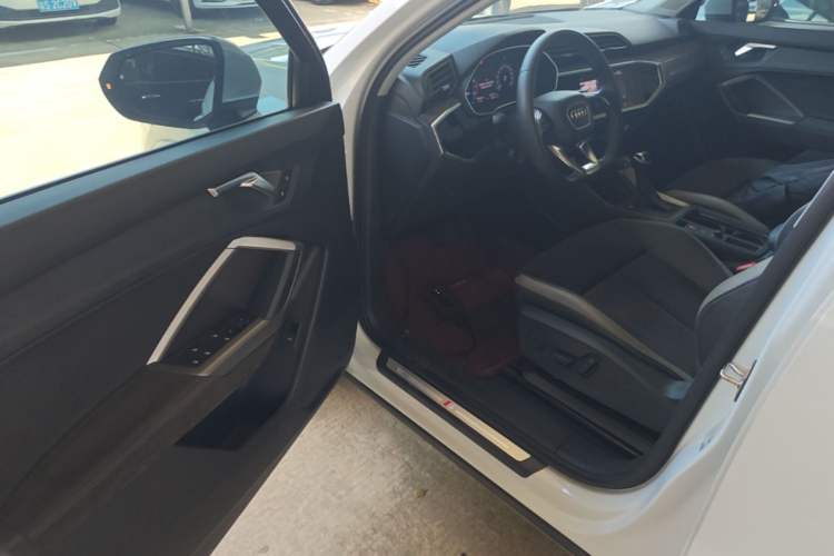 Used Audi Q3 2019 35 TFSI Fashion Dynamic Model Driver Seat
