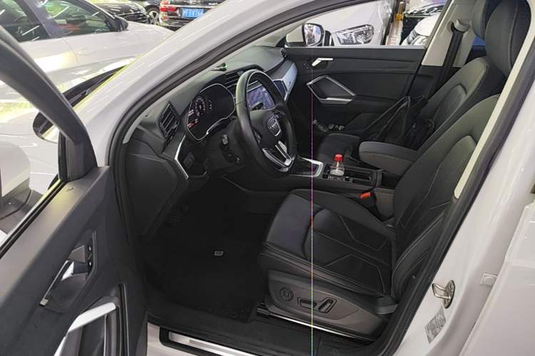 Used Audi Q3 2019 35 TFSI Advanced Style Edition Driver Seat