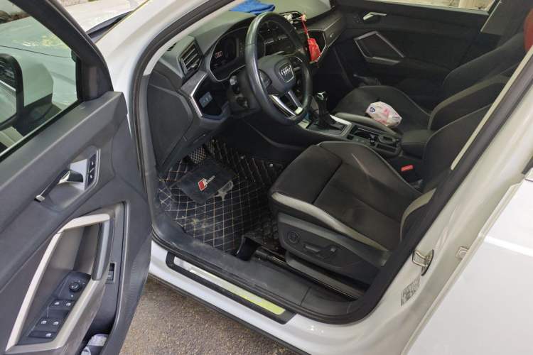 Used Audi Q3 2019 35 TFSI Advanced Dynamic Edition Driver Seat