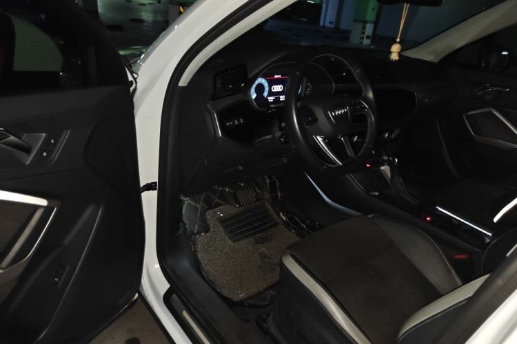 Used Audi Q3 2019 35 TFSI Advanced Dynamic Edition Driver Seat