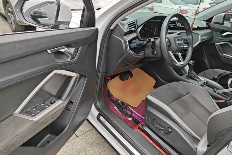 Used Audi Q3 2019 35 TFSI Advanced Dynamic Edition Driver Seat