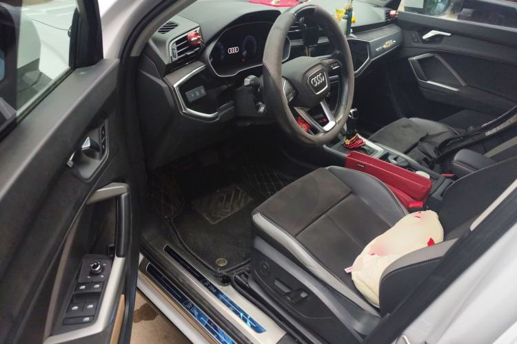 Used Audi Q3 2019 35 TFSI Advanced Dynamic Edition Driver Seat