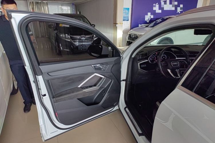 Used Audi Q3 2019 35 TFSI Advanced Dynamic Edition Driver Seat