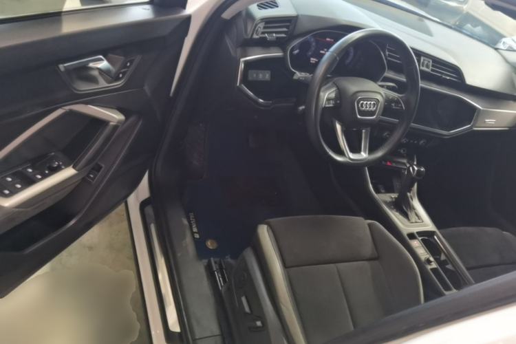 Used Audi Q3 2019 35 TFSI Advanced Dynamic Edition Driver Seat