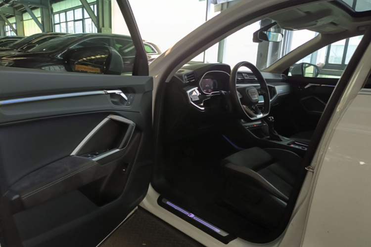 Used Audi Q3 2019 40 TFSI Fashion Dynamic Model Driver Seat