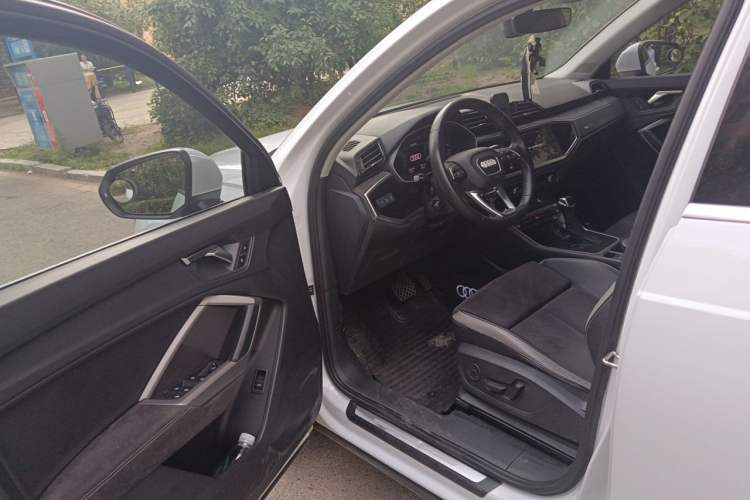 Used Audi Q3 2019 35 TFSI Advanced Dynamic Edition Driver Seat