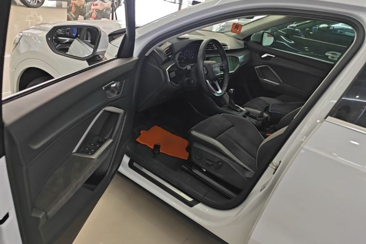Used Audi Q3 2019 35 TFSI Advanced Dynamic Edition Driver Seat