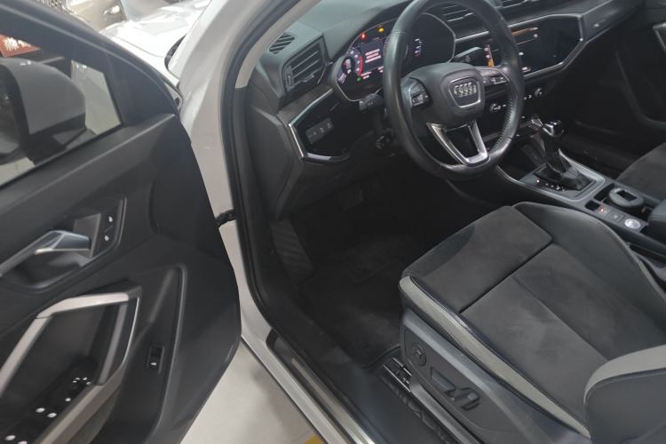 Used Audi Q3 2019 35 TFSI Advanced Dynamic Edition Driver Seat