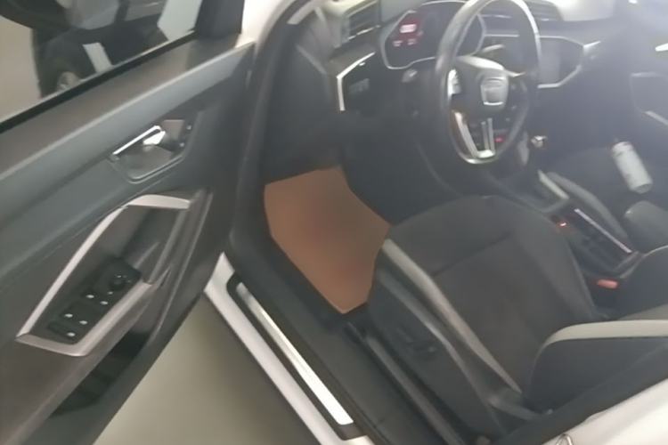 Used Audi Q3 2019 35 TFSI Advanced Dynamic Edition Driver Seat