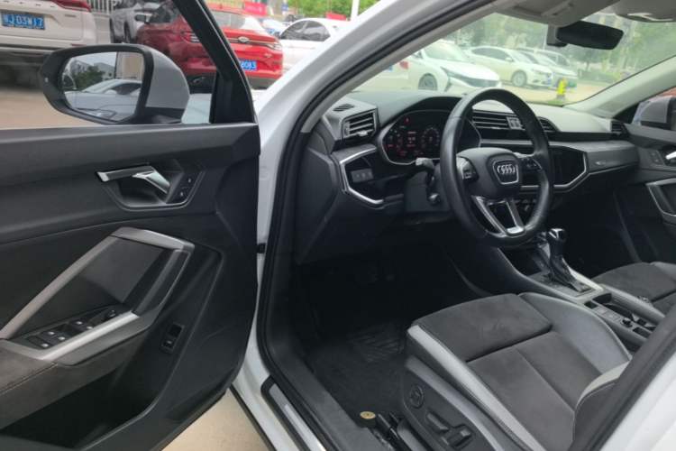 Used Audi Q3 2019 35 TFSI Advanced Dynamic Edition Driver Seat