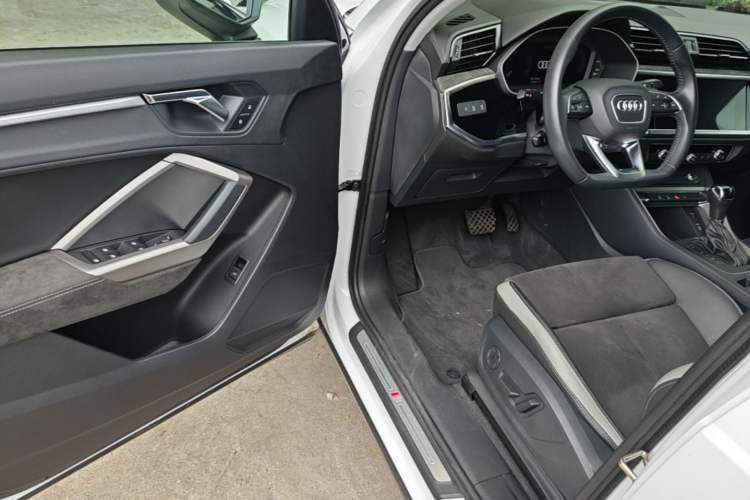 Used Audi Q3 2019 40 TFSI Fashion Dynamic Model Driver Seat