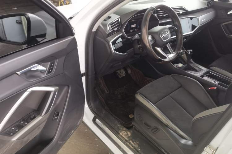 Used Audi Q3 2019 35 TFSI Advanced Dynamic Edition Driver Seat