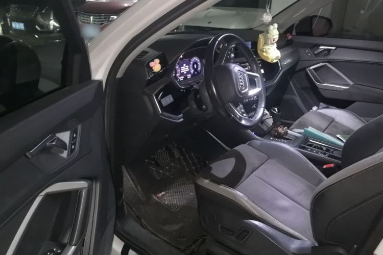 Used Audi Q3 2019 35 TFSI Advanced Dynamic Edition Driver Seat