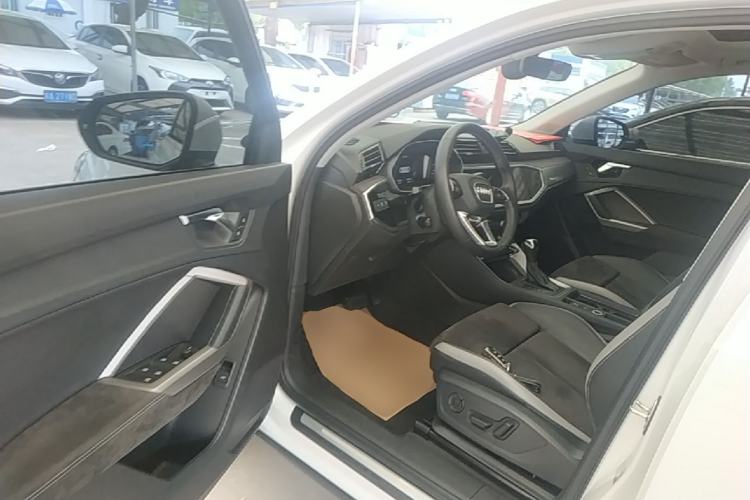 Used Audi Q3 2019 35 TFSI Advanced Dynamic Edition Driver Seat