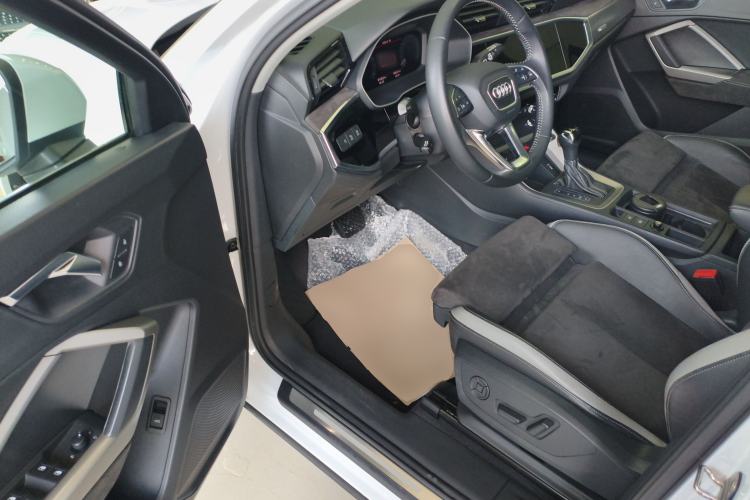 Used Audi Q3 2019 35 TFSI Advanced Dynamic Edition Driver Seat