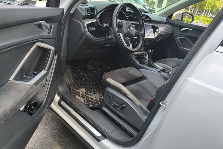 Used Audi Q3 2019 35 TFSI Advanced Dynamic Edition Driver Seat