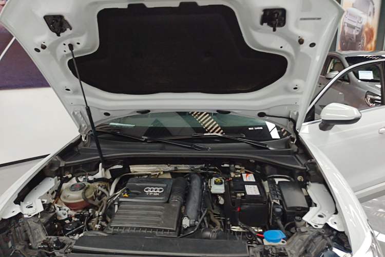 Used Audi Q3 2019 35 TFSI Fashion Dynamic Model Engine Bay
