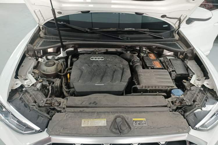 Used Audi Q3 2019 40 TFSI Fashion Dynamic Model Engine Bay
