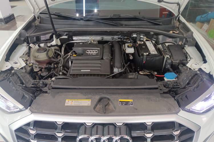 Used Audi Q3 2019 35 TFSI Fashion Dynamic Model Engine Bay