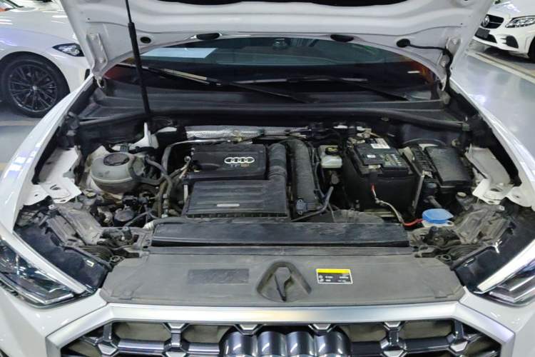 Used Audi Q3 2019 35 TFSI Fashion Dynamic Model Engine Bay