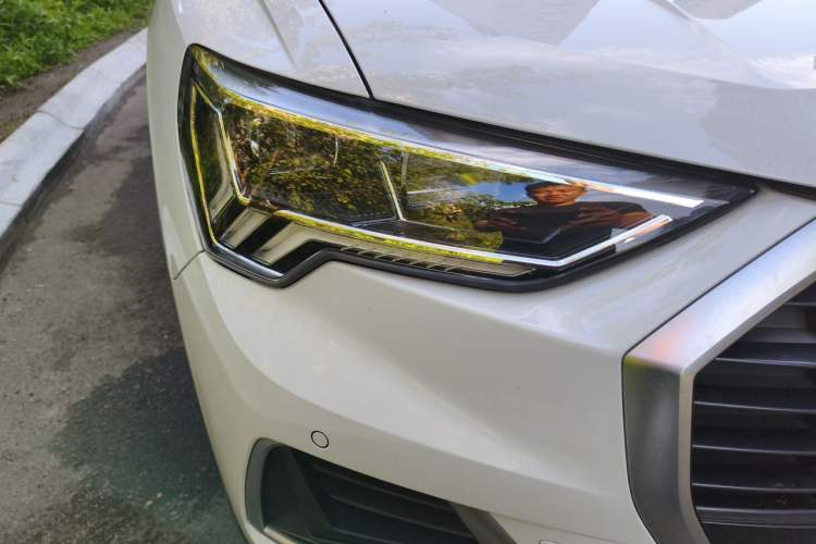 Used Audi Q3 2019 35 TFSI Advanced Style Edition Engine Bay Left