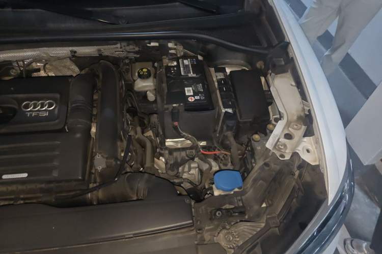 Used Audi Q3 2019 35 TFSI Fashion Dynamic Model Engine Bay Left
