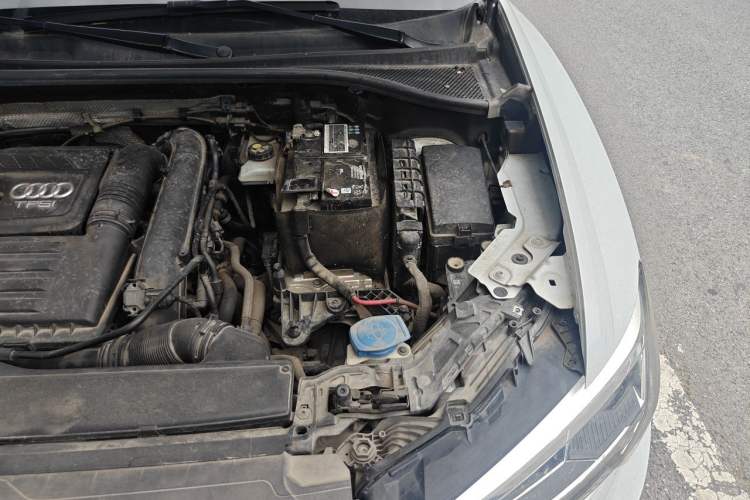 Used Audi Q3 2019 35 TFSI Advanced Style Edition Engine Bay Left