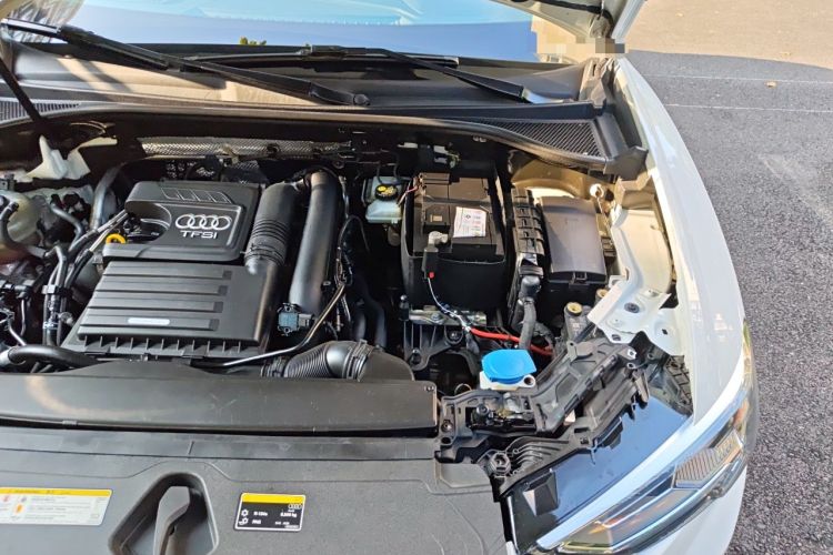Used Audi Q3 2019 35 TFSI Fashion Dynamic Model Engine Bay Left