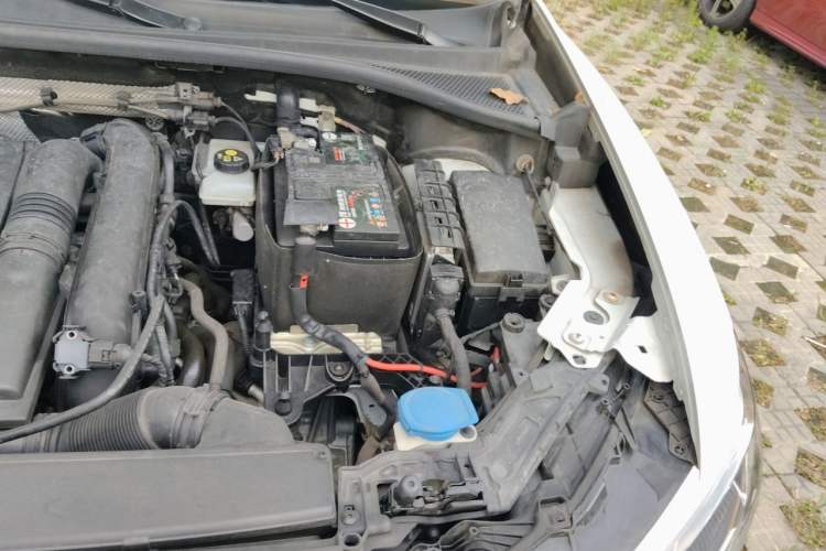 Used Audi Q3 2019 35 TFSI Fashion Dynamic Model Engine Bay Left