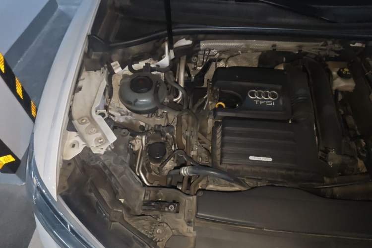 Used Audi Q3 2019 35 TFSI Fashion Dynamic Model Engine Bay Right